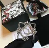 Nowy klasyczny urok Designer Broothes Pins for Fashion Women Party Biżuteria Prezent
