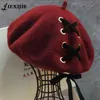 Boinas de moda para mujer, boina con correas de lana, gorros de terciopelo de invierno, correa cruzada para mujer, gorro de pintor cálido a juego para mujer, gorro femenino 1