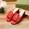 2023 Toppkvalitet Fashion Women Sandals ￤kta l￤der tofflor Summer Flat Stylist Slides Ladies Beach Sandal Party Wedding Slipper With Box