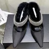 Strass Hoge hakken schoenen voor vrouwen in 2023 Ontwerp zomer nieuwe puntige dunne hak sandalen met één lijn met Baotou zwarte pluche slippers schoenklaring