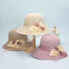 Berretti Cappello da sole da donna estivo Berretto da pescatore Pizzo beige Bowknot Fiori Nastro Flat Top Cappellini da spiaggia di paglia PanamaBerets Pros22