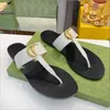 2023 Designer tofflor m￤n kvinnor sandaler kortskor blommor web svart blommor jordgubbe tryck skiva l￤der gummi r￶d sandal sommar platt toffel 35-46