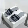 Designer glider tofflor kvinnor svart bandade lägenheter sandaler läder utsmyckade baguettmönster damer sexiga