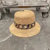 디자이너 Straw Bucket Hat Letters Spring and Summer New European and American Fashion 브랜드 짚 모자 여성 패션 우아한 버킷 캡