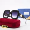 여성과 남성을위한 선글라스 여름 스타일 안티 ultraviolet 레트로 플레이트 스퀘어 풀 프레임 블랙 골드 그라디언트 그레이 렌즈 패션 안경 무작위 상자