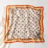Wiosenne letnie szaliki damskie 2023 chustka profesjonalna dekoracja szalik satynowy geometryczny jedwabny szal z nadrukiem kwadratowy szalik 70x70cm