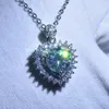 Hänghalsband Platinum Sparkling Diamond Love Zircon Women's Necklace Lämplig för bröllopsresor.