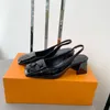 Lüks Elbise ayakkabı Logo Baskılı Yüksek topuklu Fırçalanmış Deri Pompalar siyah beyaz pembe arkası açık Düğün sandalet Moda kadın tasarımcı topuklu parti sandaletler Kutu 0218