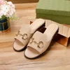 2023 Toppkvalitet Fashion Women Sandals ￤kta l￤der tofflor Summer Flat Stylist Slides Ladies Beach Sandal Party Wedding Slipper With Box