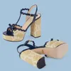 최신 패션 여성 샌들 특허 가죽 컬러 매칭 두꺼운 하이힐 발목 스트랩 워터 플랫폼 하이힐 샌들 럭셔리 디자이너 여성 신발