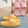 Slippers nieuwe zomer strand sandalen vrouw 2023 dikke platform badkamer thuis slippers mode zachte zool eva glijbanen mannen niet -slip flip flops z0220