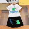 Ensembles de vêtements pour enfants Lettre Modèle Garçons Filles Survêtement Été À Manches Courtes Top T-shirts Et Shorts Ensembles De Luxe Designer T-shirts Tops Shorts Bébé Enfants Sportsuits