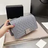 Erkek Moda Kadın Patent Deri Çantalar Klasik Mini Flep Le Yüksek Kaliteli Gümüş Ton Meatl 6 Renk 25c Çok Pochette Messenger Crossbody Luxury_Handbags