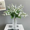 Couronnes de fleurs décoratives Bouquet de fleurs de muguet artificiel Décoration de la maison Fleur blanche romantique Décor de bureau pour fête de mariage 25/30 cm T230217