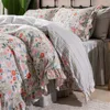 Sängkläder sätter färsk blommig pastoral stil ruffles kjolstil set prinsessan ren bomull rand ropa de cama couvre tänd täcke omslag