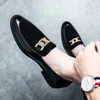 Vestido sapatos de moda italiana sapatos de couro mocassins para homens casuais empresários de sapatos masculino de casamento de casamento preto pontiagudo 230220