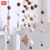 الهواتف المحمولة 1pc baby wooden teether bed bell bech bendent pendant wool ball ball kids غرفة معلقة ديكور من مواليد تعليمية هدايا 230220