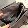 Mode Desinger Mann Frauen Nylon Umhängetaschen kleine Mini-Riemenklappe Briefträgertasche schwarz