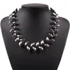 Chaînes 2023 dernier modèle marque de mode conception noir chaîne bavoir collier ras du cou pour les femmes alliage perle métal bijoux