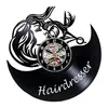 Horloges murales Salon de coiffure personnalisé nom horloge Logo personnalisé enregistrement Salon de coiffure rétro montres styliste coiffeur cadeau