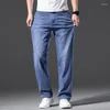 Jeans masculinos talla grande 46 44 Moda de moda para hombres Estilo clásico Estilo casual Slim Jean Pants de la marca masculina pantalones de mezclilla Black Blue