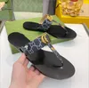 2023 Designer Slippers Men Women Sandals kaartschoenen Bloom Web Zwart bloemen Aardbei Print Leer Leer Rubber Rode Sandaal Zomer Flat Slipper 35-46