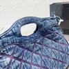 CC Sacs à bandoulière Sac à provisions en denim pour femme Sac de créateur brodé bleu et noir en détresse matelassé à carreaux Chaîne en métal argenté Grande capacité Fourre-tout Sacs à main Luxur