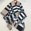 Kadın Cape Designer Yeni Lüks Giysiler Kadın Kazak Sonbahar Kış Hoodie F Kadınlar Kalın Sıcak Ekose Poncho ve Wrap Plus Boyutlu Örme Pashmina Cashmere IK1G