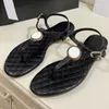 Flip teen sandalen dames platte bodem 2023 Ontwerpveer nieuwe stijl kleine geurclip voet strass Regeren Romeinse visgraat veelzijdige schoenklaring