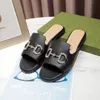 2023 Toppkvalitet Fashion Women Sandals ￤kta l￤der tofflor Summer Flat Stylist Slides Ladies Beach Sandal Party Wedding Slipper With Box