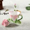 Tazze Piattini Moda creativa 3D Forma di rosa Fiore Smalto Ceramica Caffè Tè Tazza e piattino Cucchiaio Set Porcellana Acqua Regalo di San Valentino