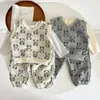 Kledingsets 3375C Baby Set 2023 Autumn Cartoon Bear's tweedelige kleding Mouwloze pullover Vest Pants Girl's Pak