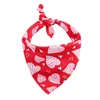 Vêtements pour chiens Bandanas pour animaux de compagnie de la Saint-Valentin Cadeau de la Saint-Valentin Collier décoratif Écharpe de fête de vacances Foulard Bavoirs de jour lavables