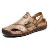 Sandaler Classic Summer Mens äkta läder mjuka andningsbara skor Designer Beach Roman Brand Men Slides 230220