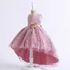 Robes de fille enfants robe courte devant et dos long avec fleur princesse européenne et américaine robes de soirée fille performance queue tissu W0221