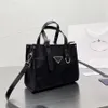 19 5cm 2022 Ny Mini Nylon Canvas shoppingv￤ska Totes handv￤skor mode axelv￤skor kvinnor handbag262h