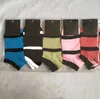 الجوارب متعددة الألوان في الكاحل مع علامات كارودواد العلامات الرياضية المشجعين الأسود