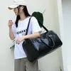 Duffel Bags 2023 Яркая кожаная женщина для туристической сумки среднего размера багаж