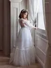 Mädchenkleider Hochzeit A-Linie bodenlang Chiffon Tüll Winter Herbst Blume mit Applikationen Weißes kleines süßes Mädchenkleid für Kinder