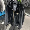 Herrenjacken Designer Tech Winter Mink Plüsch Jacke Frauen Dicke warme Kapuze -Schichten Modepaar Kaschmir Mantel kleiner Bären Gold Stempel Outwear für Straße