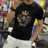 Herr t-shirts merceriserade heta diamanter mousserande design manlig mode smal fit casual tees svart vit gula unga m￤n pluz storlek trend korta ￤rmkl￤der M-5xl