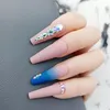 blauwe acrylnagels kist