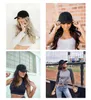 長い波状の黒い野球帽の髪のかつらの非依存性ナチュラルグレーのかつらは、女性用の調整可能な合成ハットウィッグを自然に接続する