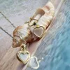Correntes projetadas com o colar de formato de coração branco de casca branca artesanal com liga com liga com corrente de ouro 18k de 18k