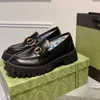 Chunky loafers designer kvinnor loafers luggar ensam loafer bee klänningskor lägenheter plattform klackar mockasins svart vit läder loafer mules platt pumpar loaf moccasin sko