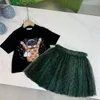 T-shirt de designer de luxo conjuntos infantis saia de véu moda marca de moda britânica verão tesouros para crianças e meninas algodão designer de luxo de duas peças saia com capuz