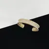 Pearl Letter Design Bangle Armband Guldpl￤terad manschettarmband f￶r kvinnans smycken Topp smyckenf￶rs￶rjning