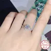 Ringos de cluster Geoki Luxo 925 Prata de prata esterlina Teste de diamante 1 ct Perfeito corte d cor vvs1 Moissanite Wish Come Real Bud ring para