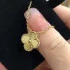 Womens Love Clover Designer Brand Luxury Pendant Halsband med Shining Crystal Diamond 4 Leaf Gold Laser Silver Choker Necklace Party 01