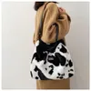 Kvällspåsar 2023 Kvinnor Vintage Cow Zebra Print Shopper Tygväska Kvinnlig mjuk varm plysch axel vinter päls damer casual handväska handväska